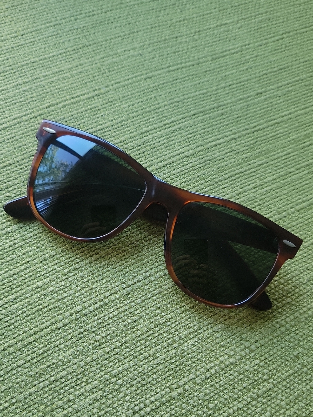 Rare Vintage Ray-Ban Brown Tortoiseshell Wayfarer 2 Sunglasses with Dark Lenses